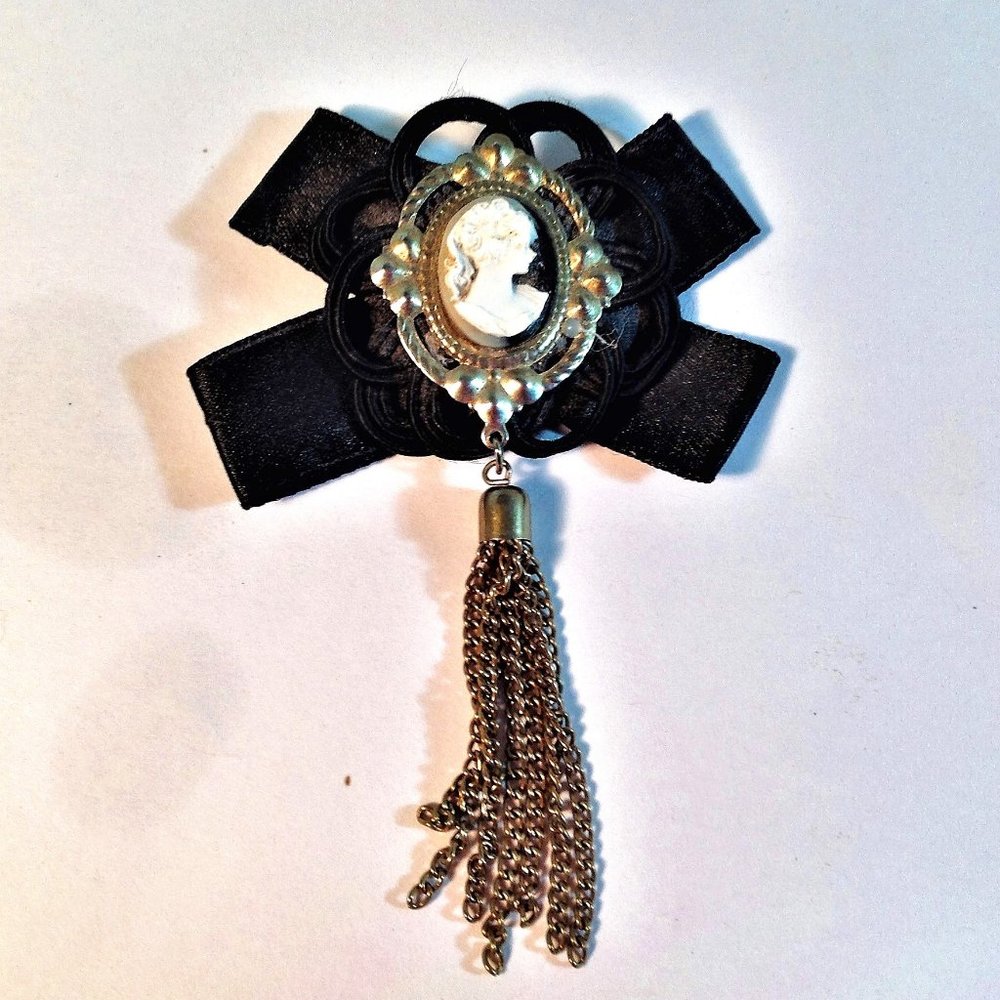 Vintage Mourning Cameo Brooch Pin